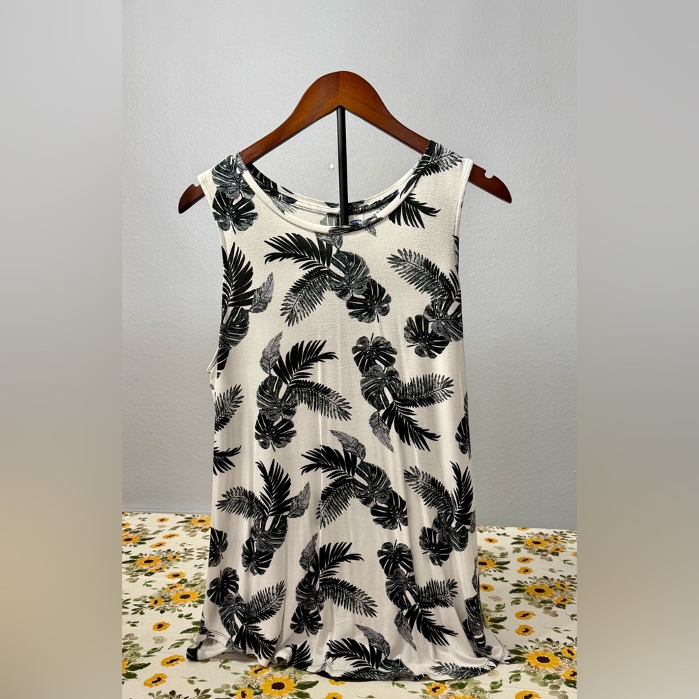 Old Navy Black and White Tropical Print Sleeveless Tank
